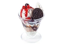 クッキー＆クリームパルフェ ベリーソース添え